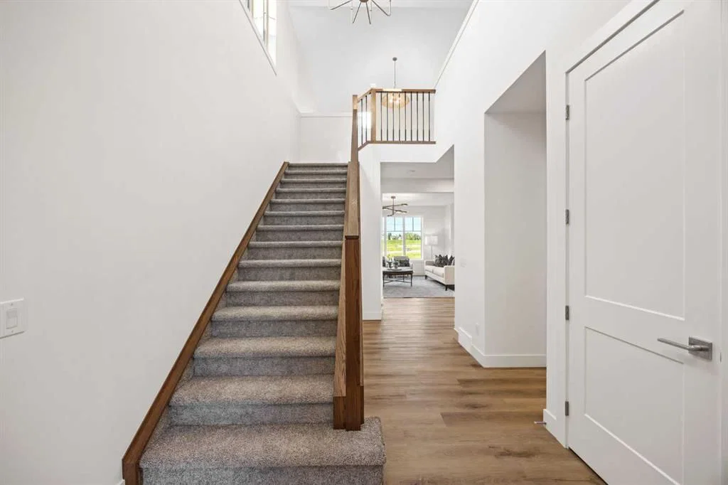 460 Discovery Place SW, Calgary — photo 3 of 42