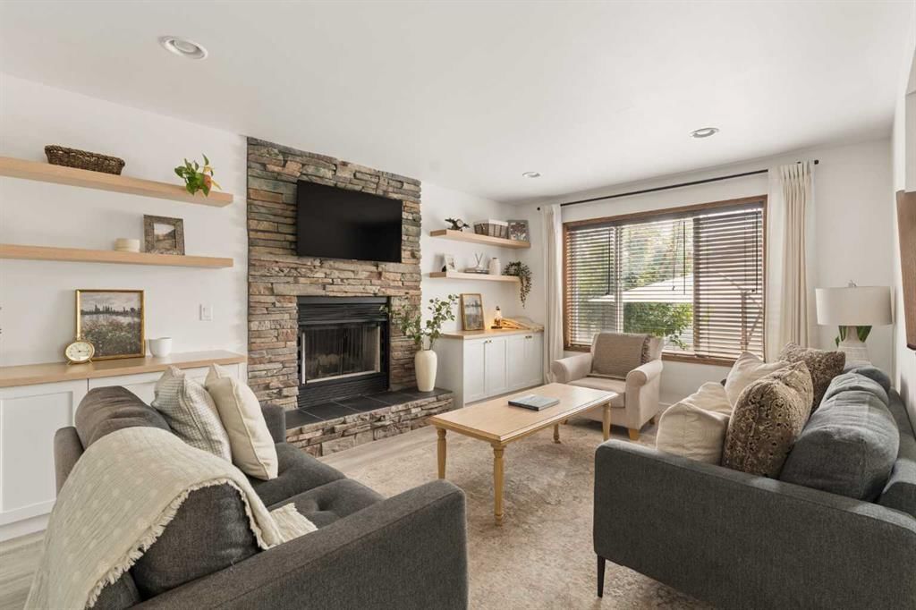 4331 Elgin Avenue SE, Calgary — photo 3 of 36