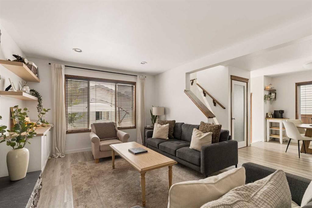 4331 Elgin Avenue SE, Calgary — photo 4 of 36