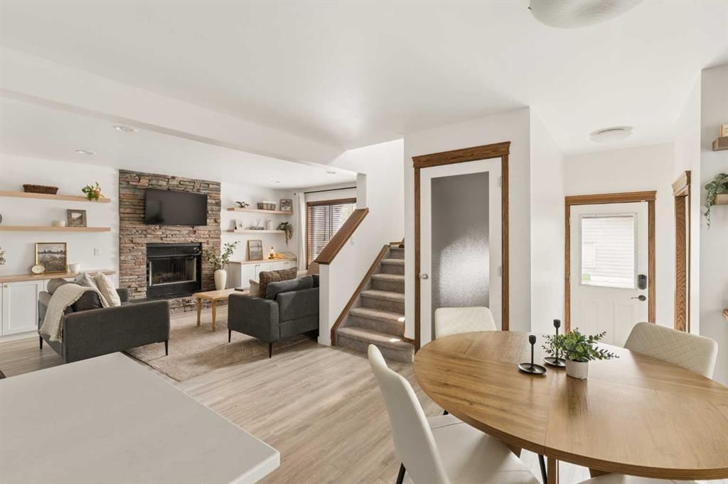 4331 Elgin Avenue SE, Calgary — photo 5 of 36