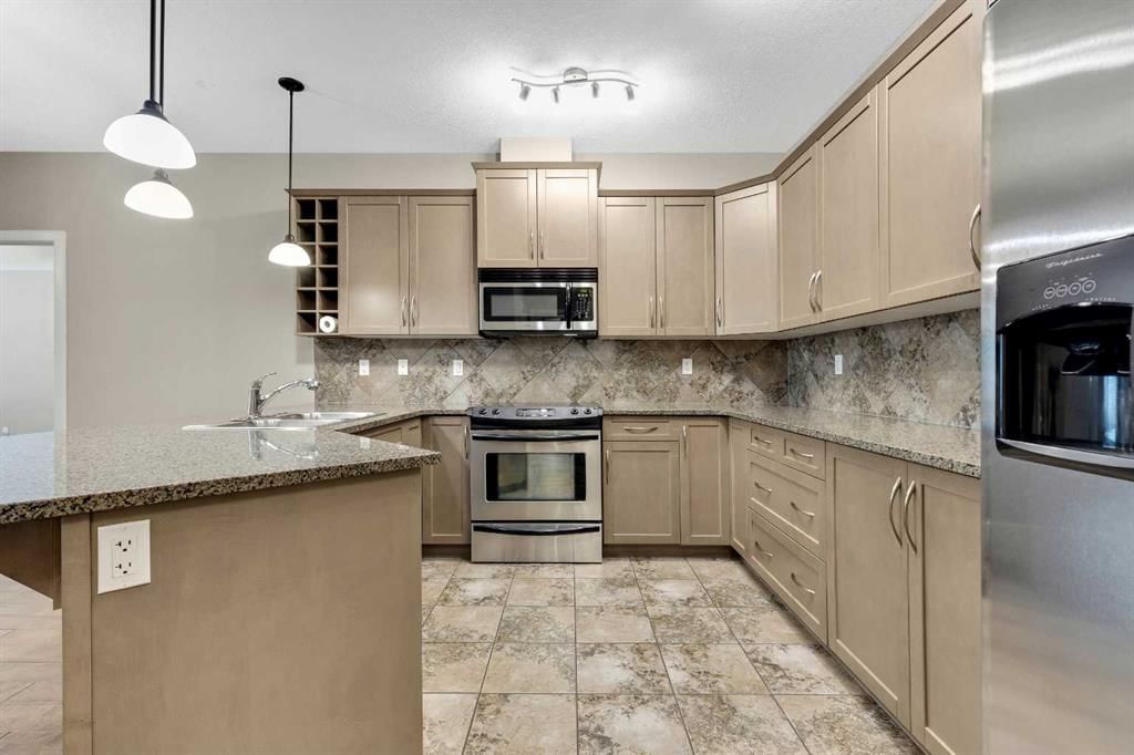239, 35 Aspenmont Heights SW, Calgary — photo 5 of 27