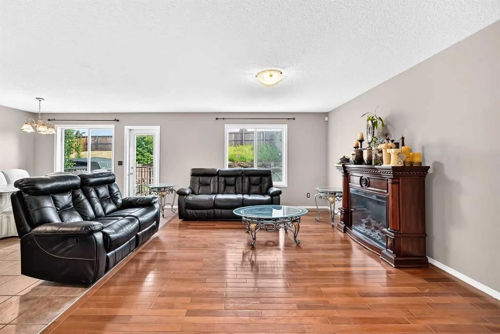 163 Valley Crest Close NW, Calgary — photo 4 of 31