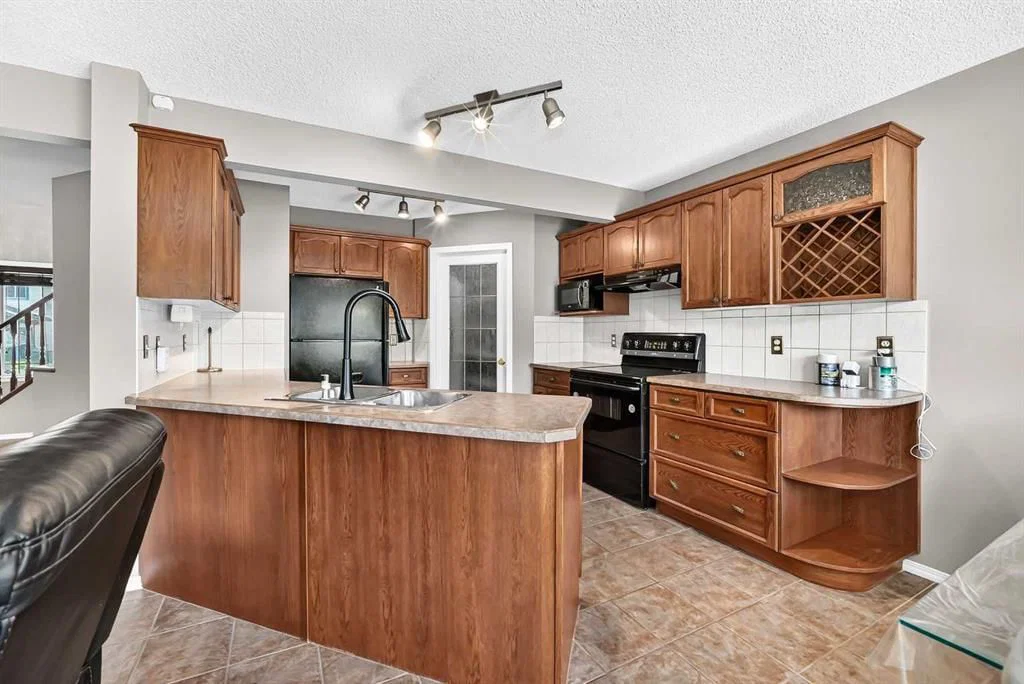 163 Valley Crest Close NW, Calgary — photo 5 of 31
