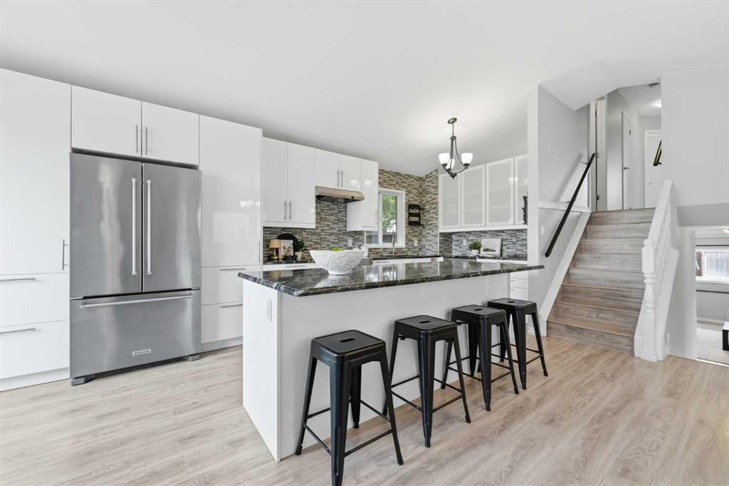 96 Rivercrest Crescent SE, Calgary — photo 4 of 38