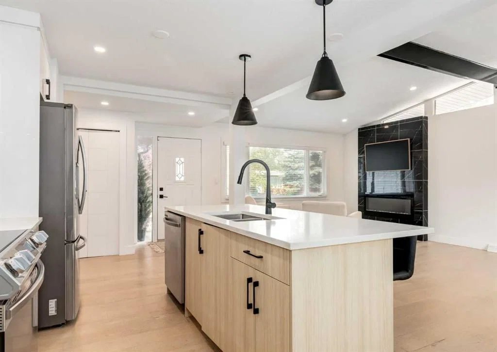 1323 106 Avenue SW, Calgary — main listing photo