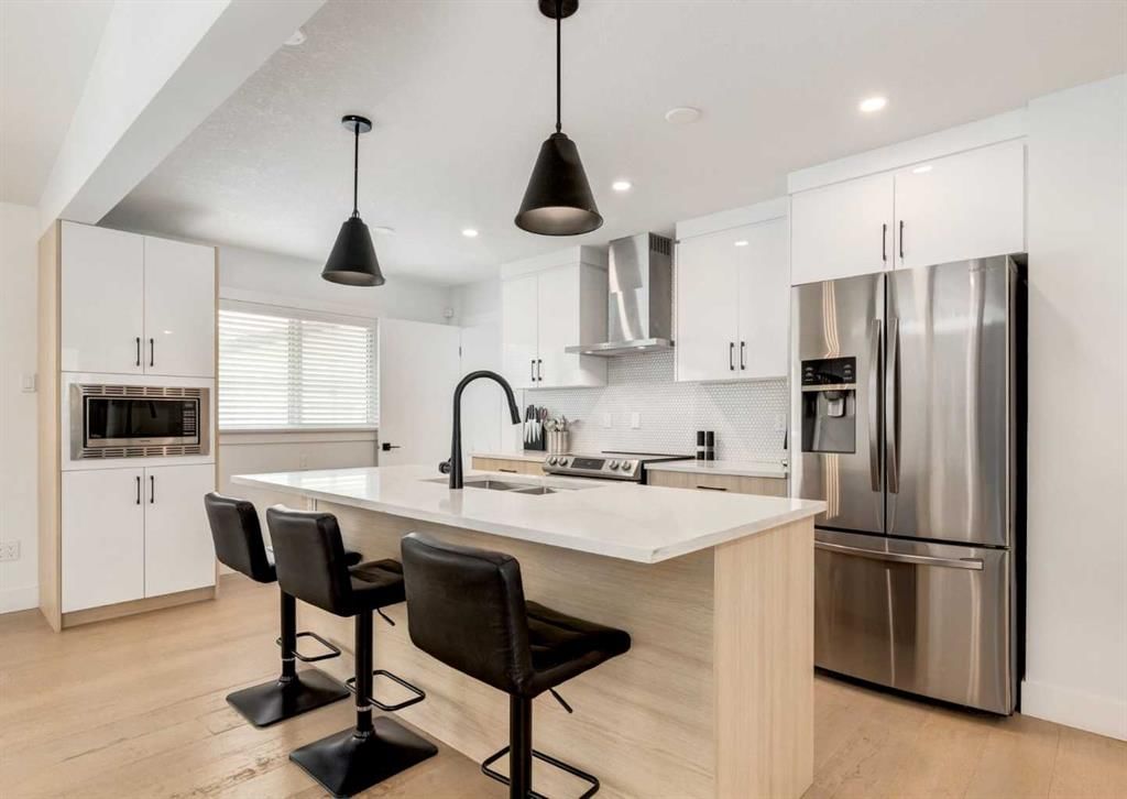 1323 106 Avenue SW, Calgary — photo 4 of 50