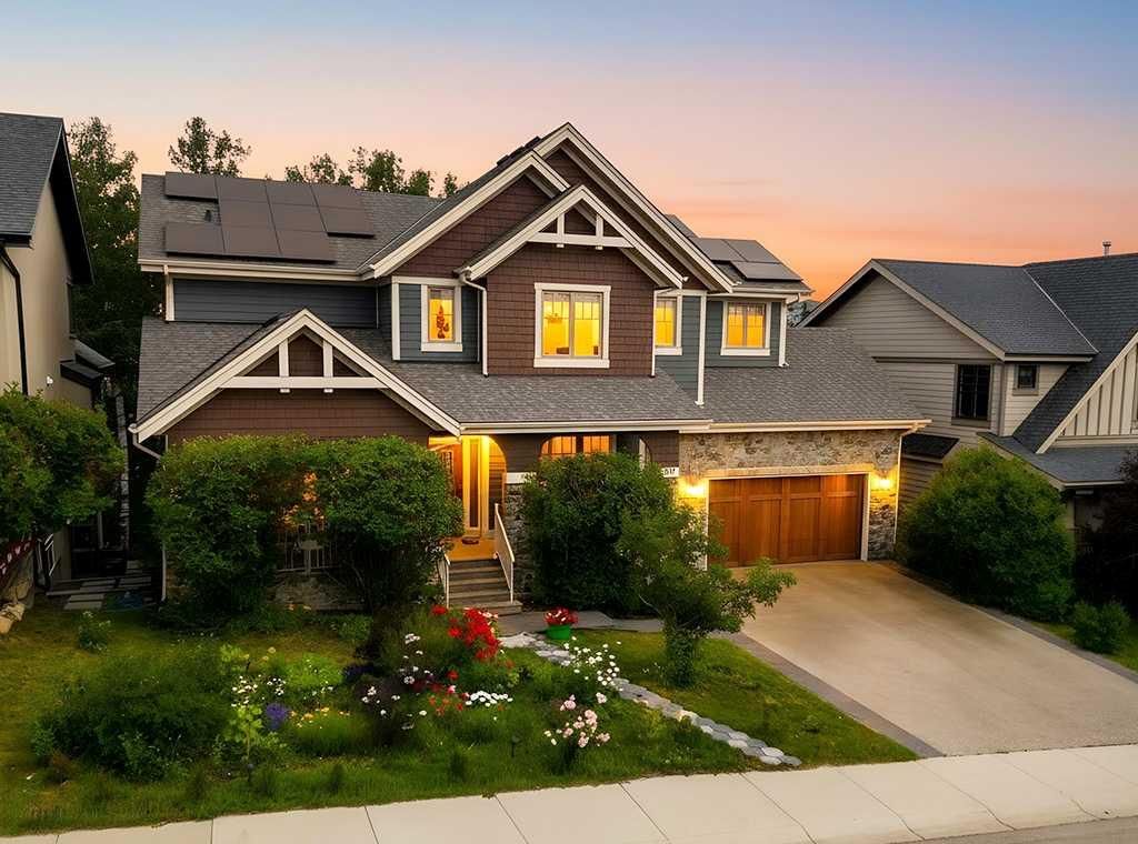 9318 14 Avenue SW, Calgary — main listing photo