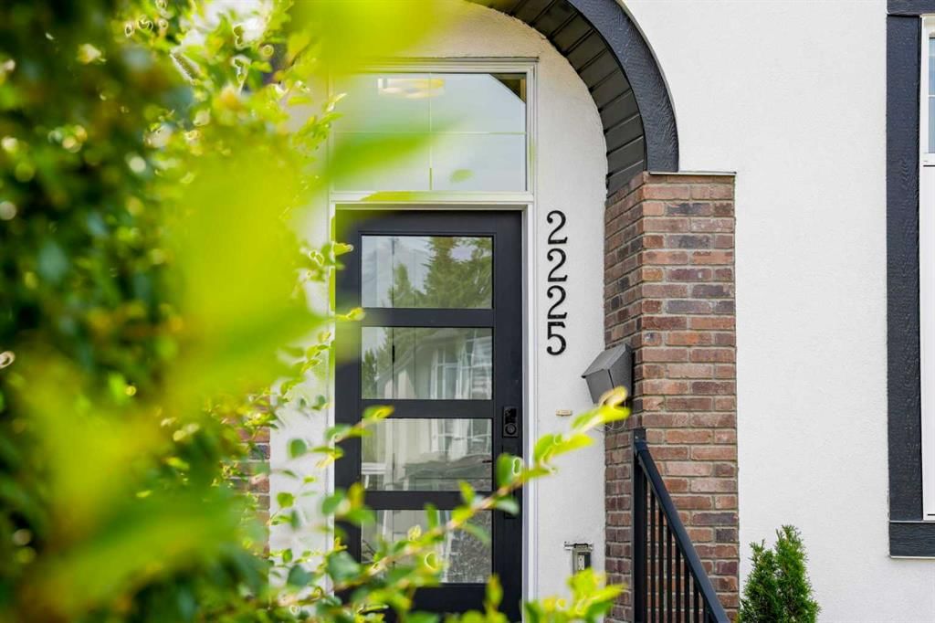 2225 31 Street SW, Calgary — photo 3 of 50