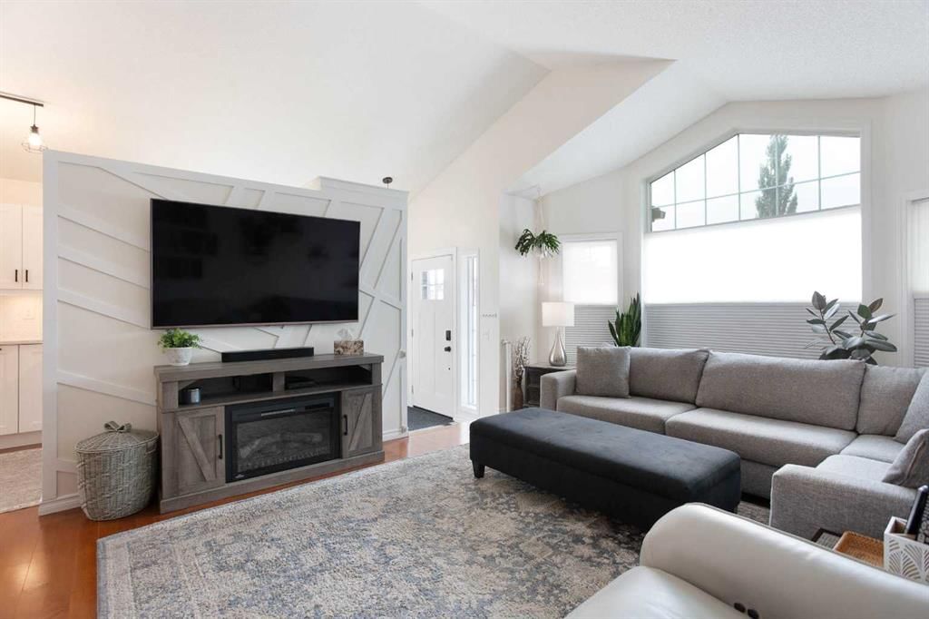 1105 Country Hills Circle NW, Calgary — photo 4 of 39