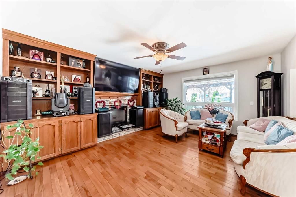 49 Applewood Court SE, Calgary — photo 3 of 45