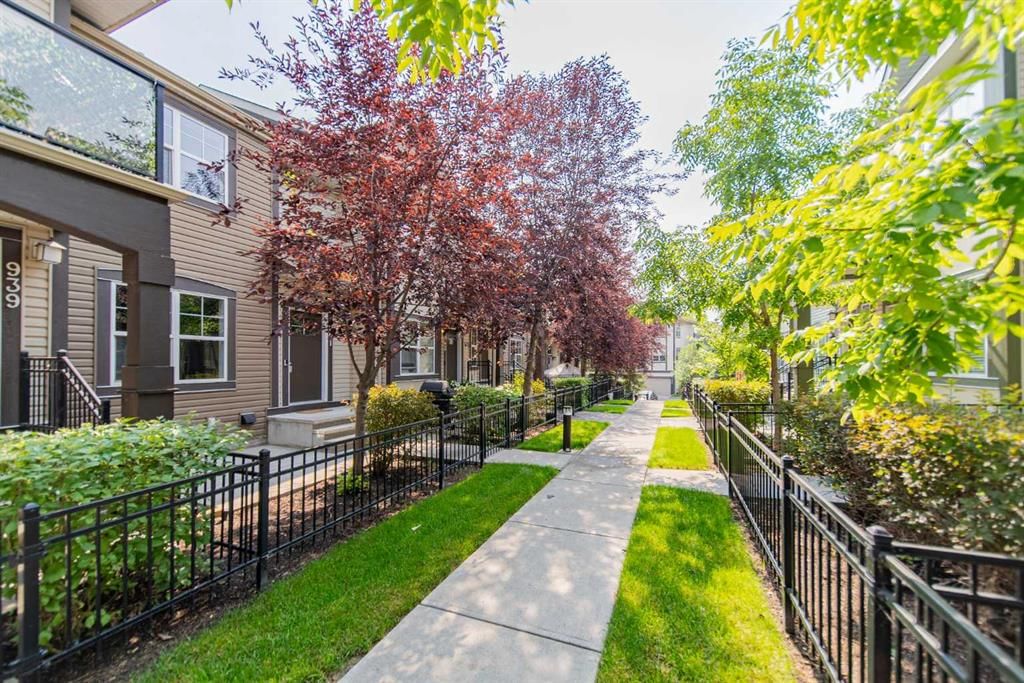 941 Mckenzie Towne Manor SE, Calgary — photo 2 of 30