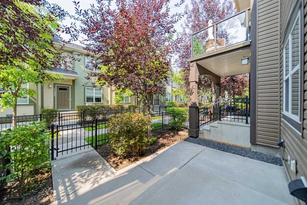 941 Mckenzie Towne Manor SE, Calgary — photo 3 of 30
