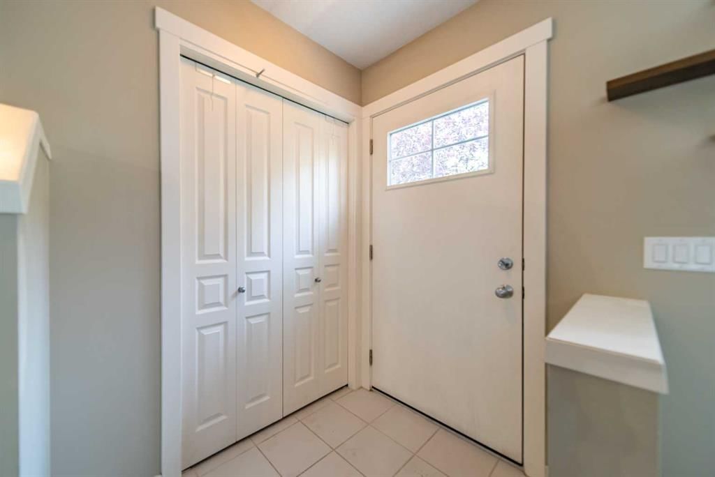 941 Mckenzie Towne Manor SE, Calgary — photo 4 of 30