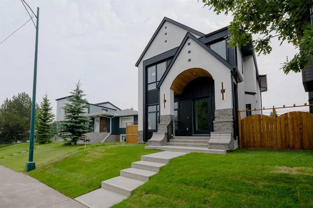 2207 Victoria Crescent NW, Calgary — photo 2 of 50