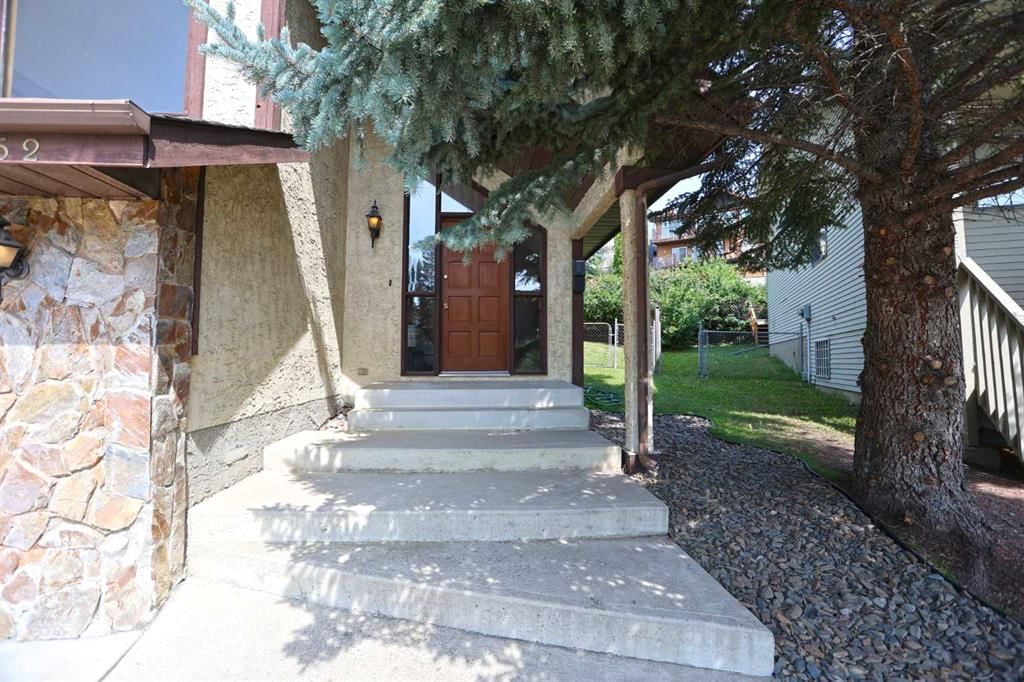 52 Edgeland Road NW, Calgary — photo 5 of 39