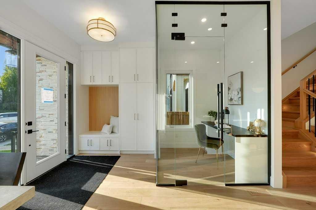 2212 35 Street SW, Calgary — photo 4 of 50