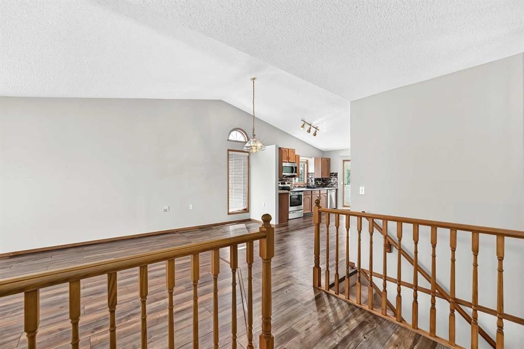 108 Woodside Close NW, Airdrie — photo 2 of 25