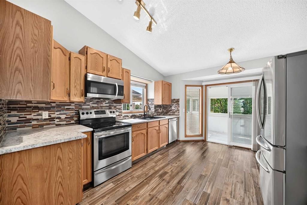 108 Woodside Close NW, Airdrie — photo 3 of 25