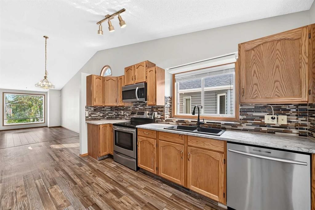 108 Woodside Close NW, Airdrie — photo 5 of 25