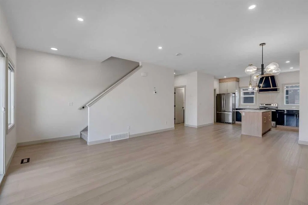 414 Corner Meadows Square NE, Calgary — photo 5 of 33