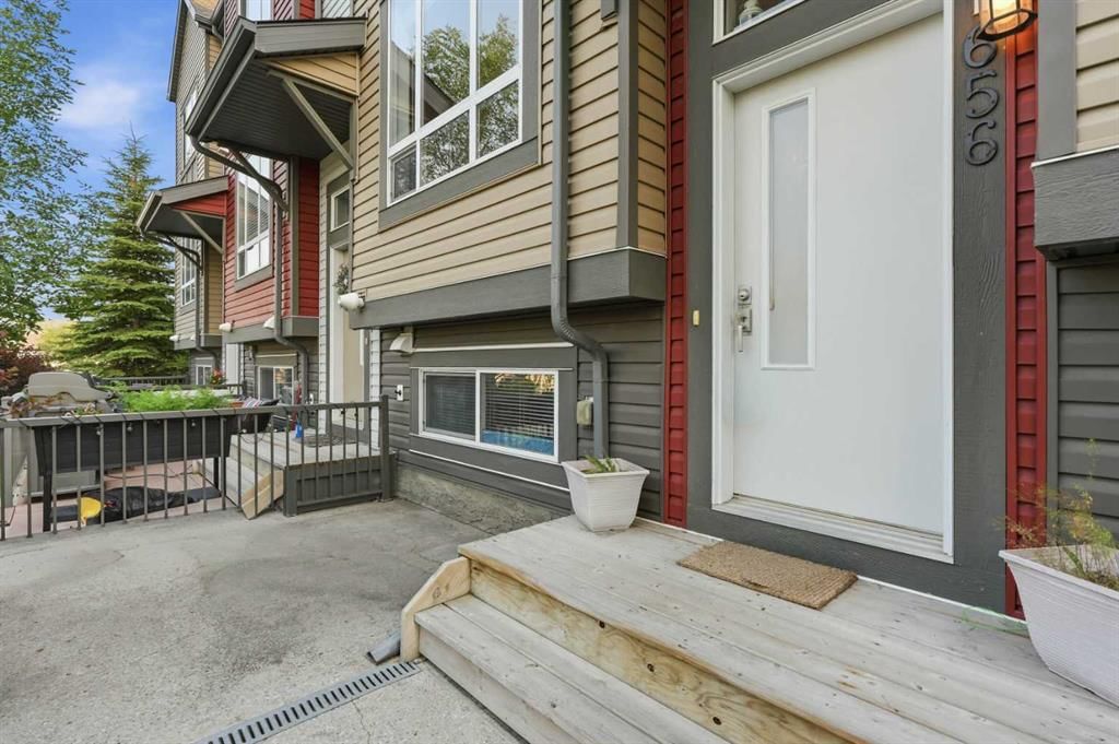 656 Copperpond Boulevard SE, Calgary — photo 4 of 43