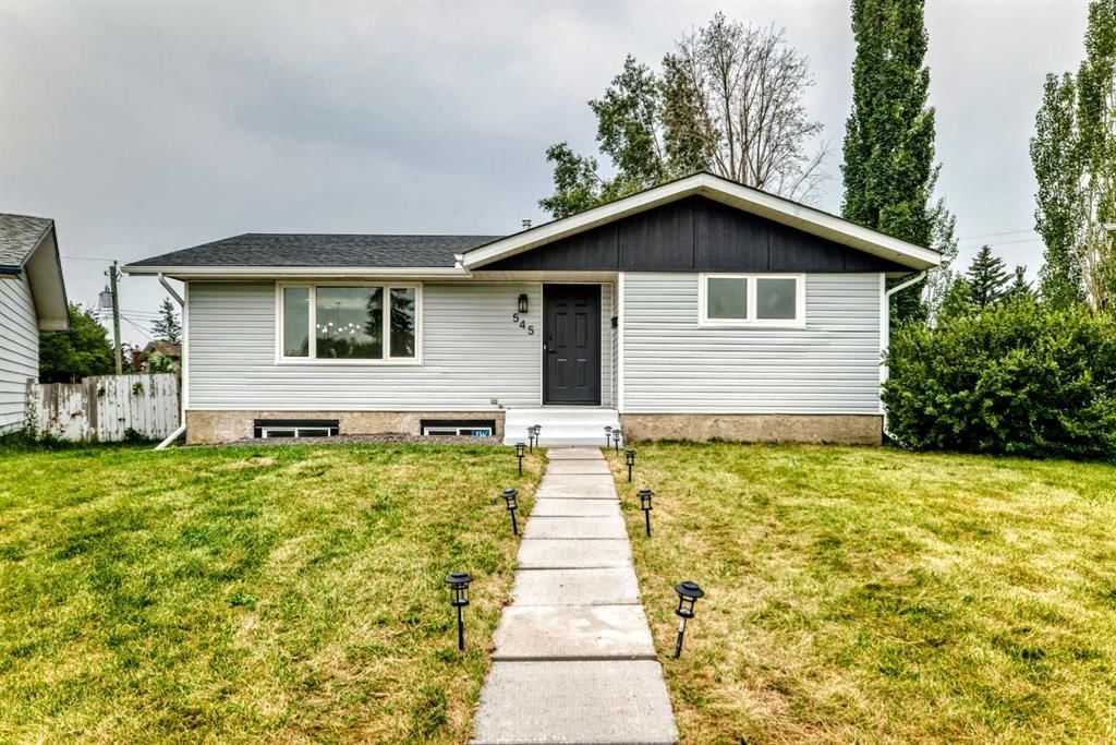 545 Madeira Drive NE, Calgary — main listing photo
