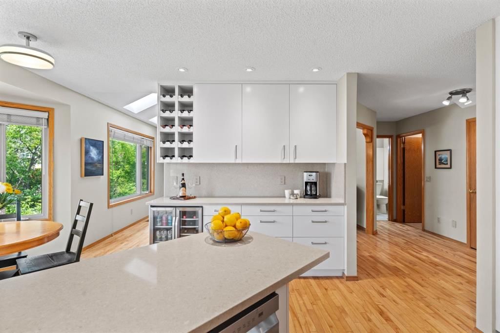 626 Hawkhill Place NW, Calgary — photo 5 of 40
