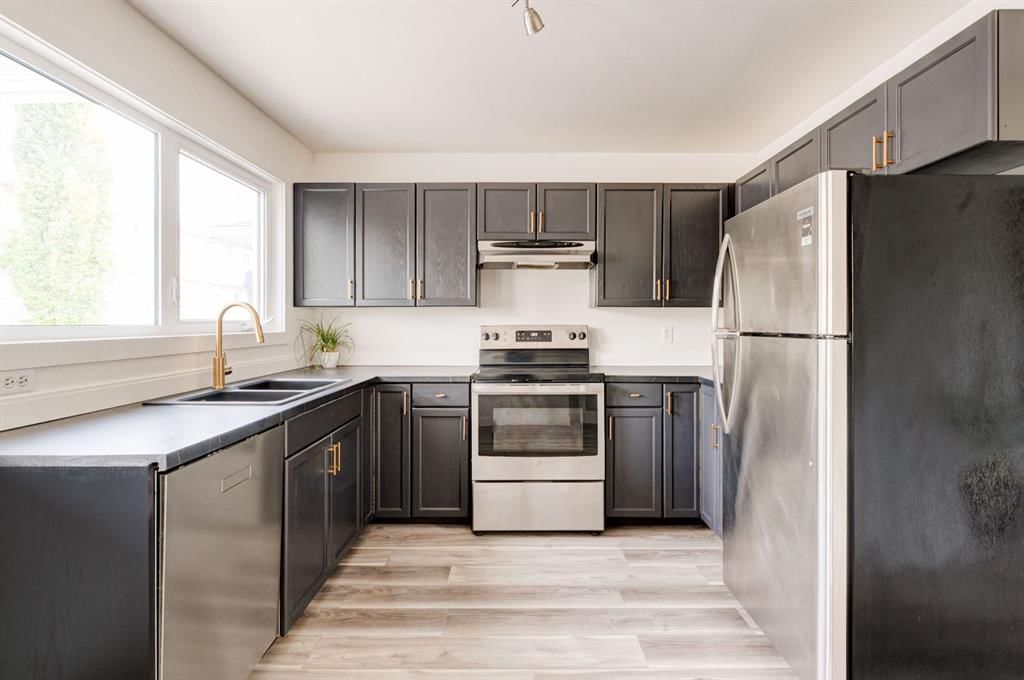 322 Killarney Glen Court SW, Calgary — photo 4 of 36