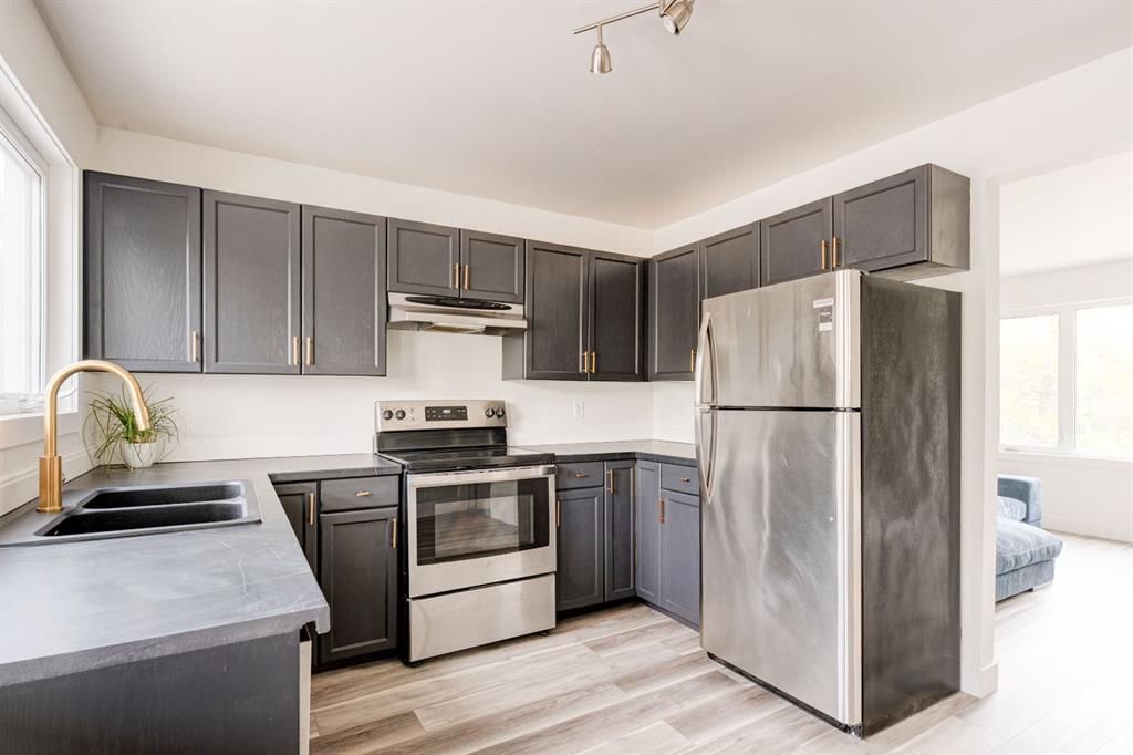 322 Killarney Glen Court SW, Calgary — photo 5 of 36