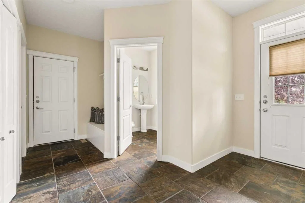 4649 20 Street SW, Calgary — photo 4 of 50