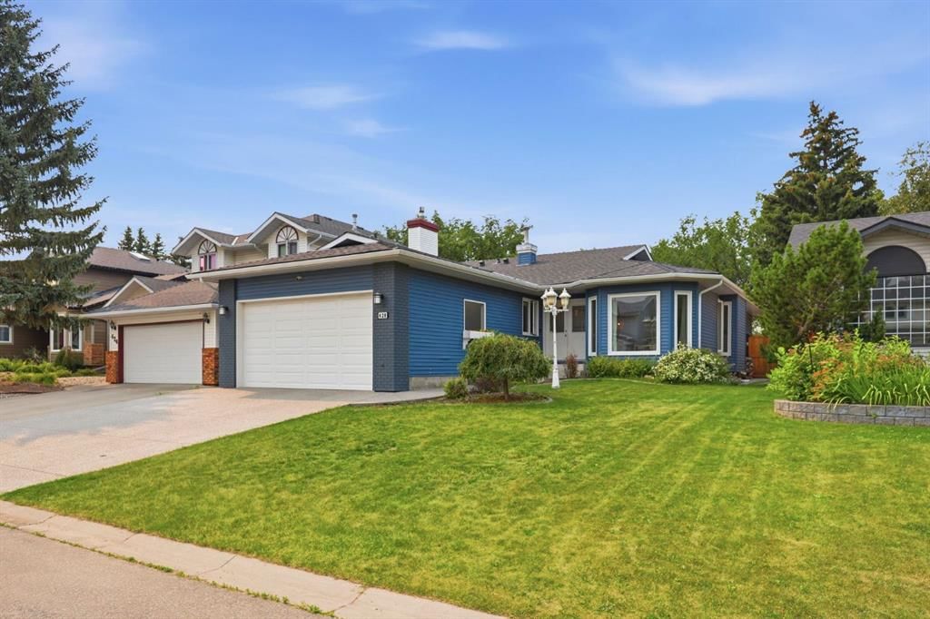 420 Douglasbank Court SE, Calgary — photo 2 of 49