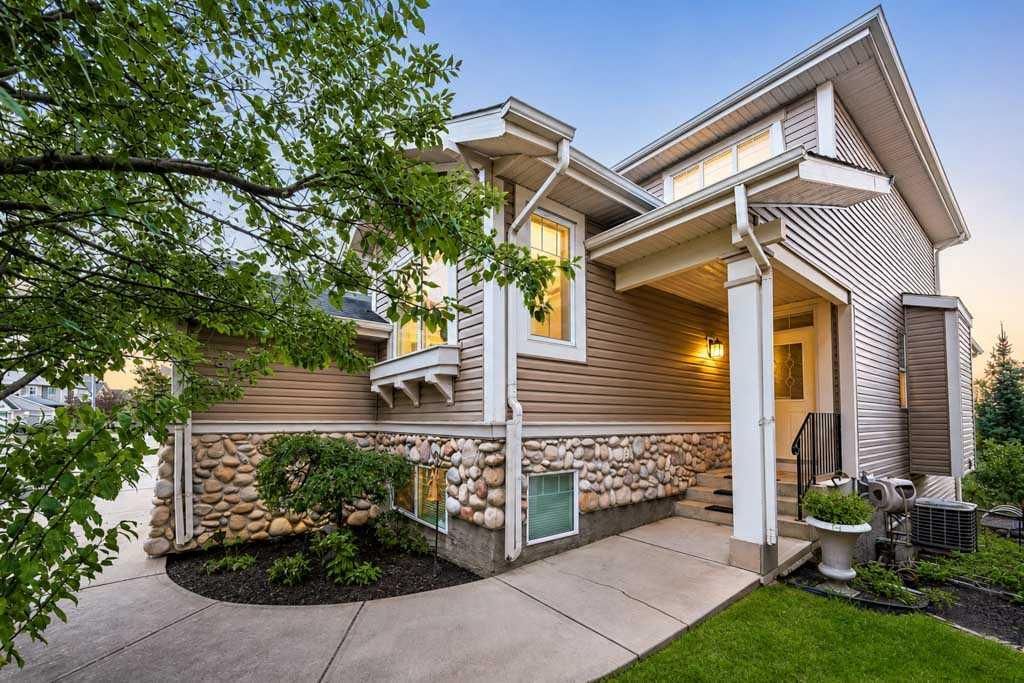 40 Cougar Ridge Heights SW, Calgary — photo 5 of 50
