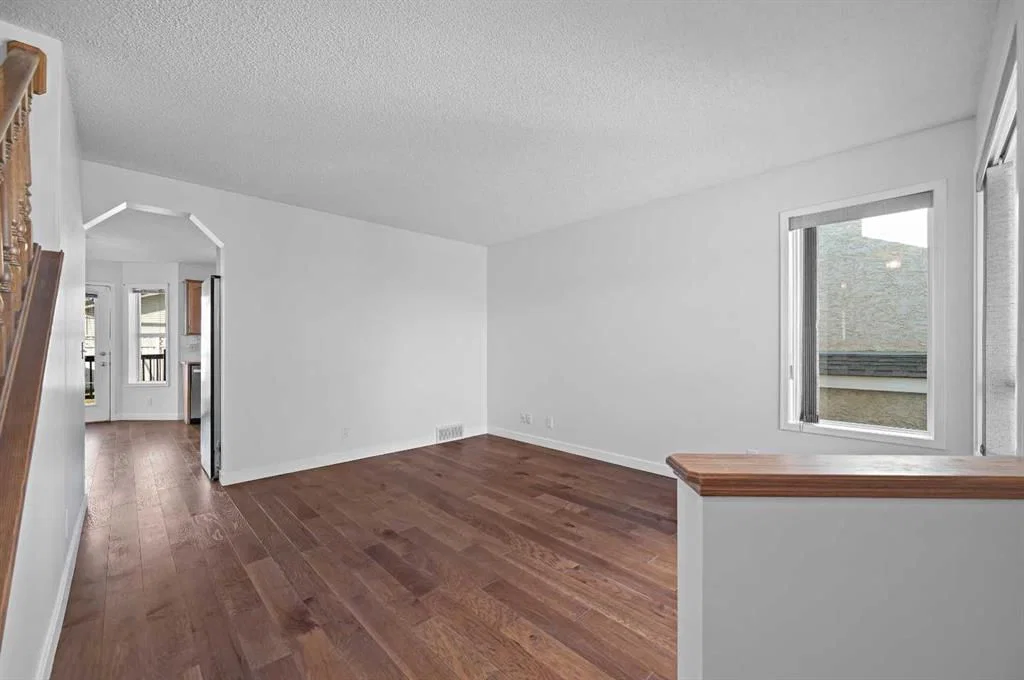 182 Coventry Close NE, Calgary — photo 4 of 38
