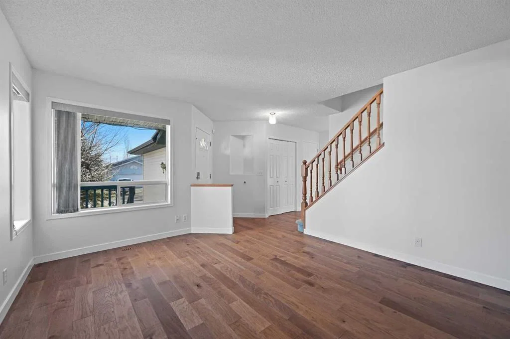 182 Coventry Close NE, Calgary — photo 5 of 38