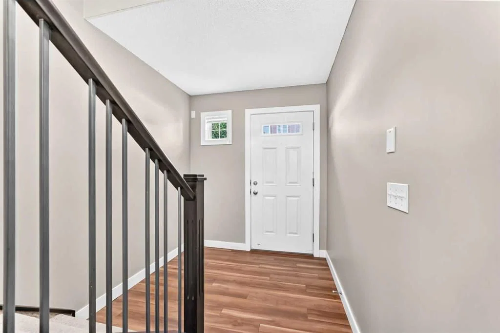 141 Pantego Lane NW, Calgary — photo 4 of 49