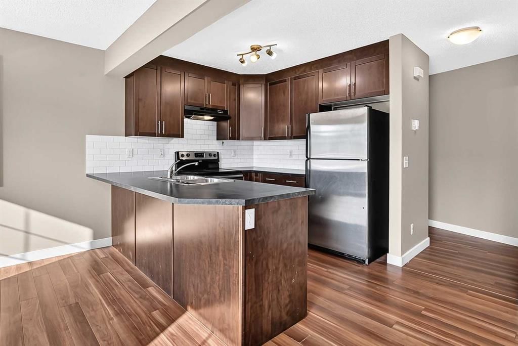 141 Pantego Lane NW, Calgary — photo 5 of 49
