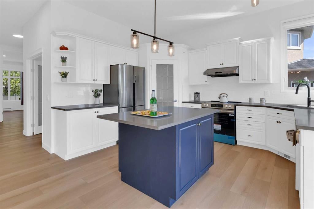 99 Edgeridge View NW, Calgary — photo 5 of 45