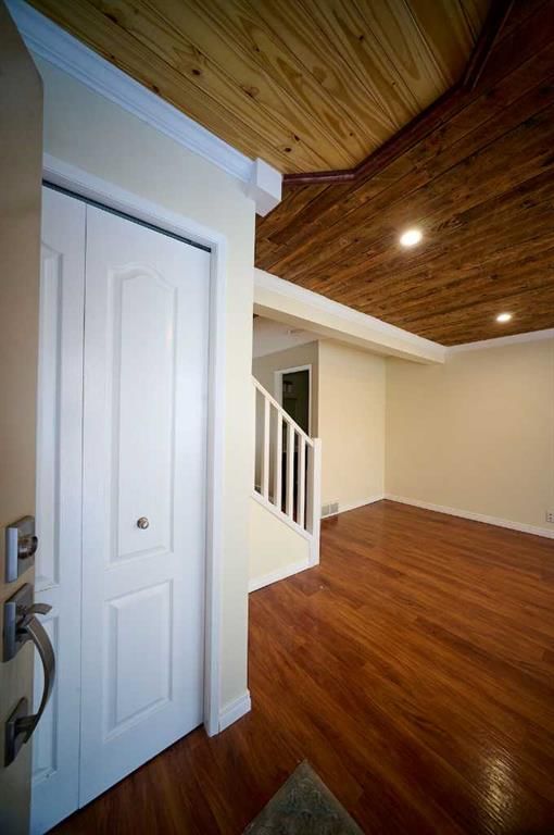 30, 380 Bermuda Drive NW, Calgary — photo 2 of 28