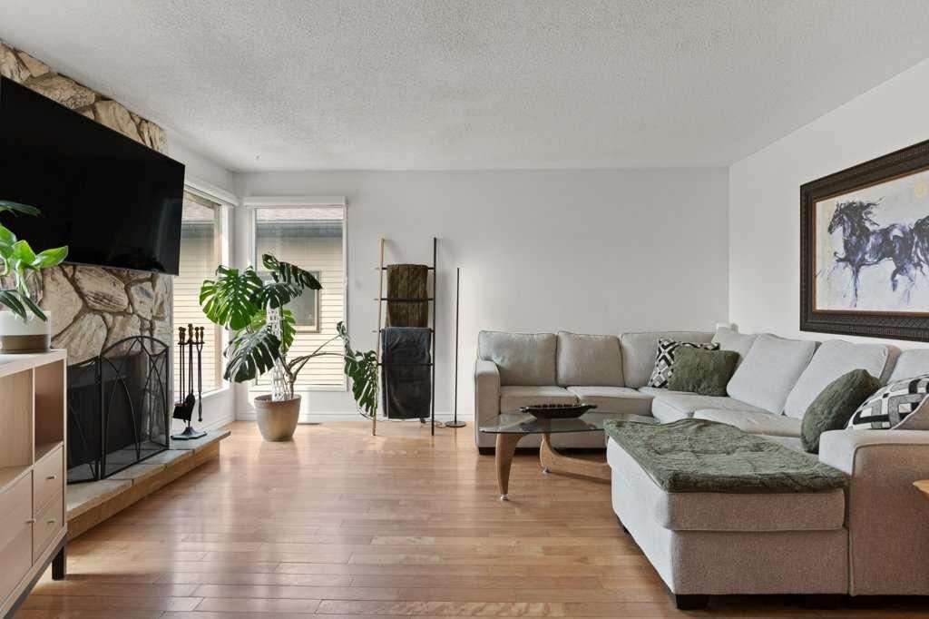167 Deerpath Court SE, Calgary — photo 3 of 43