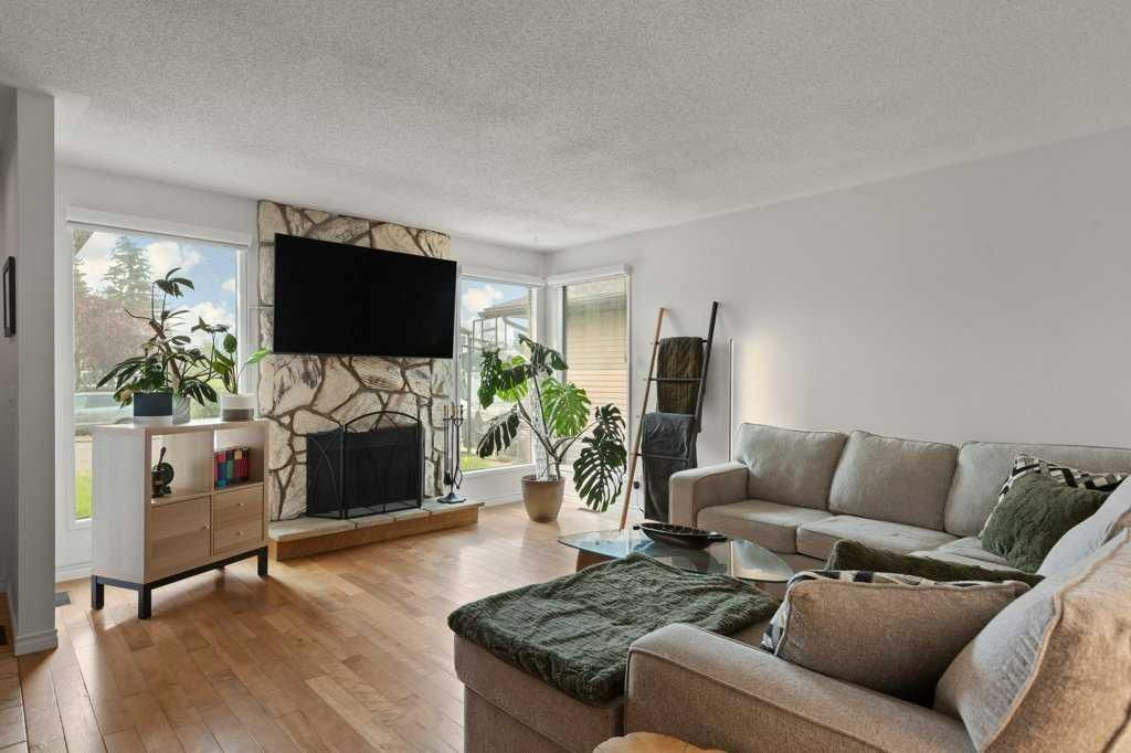 167 Deerpath Court SE, Calgary — photo 4 of 43