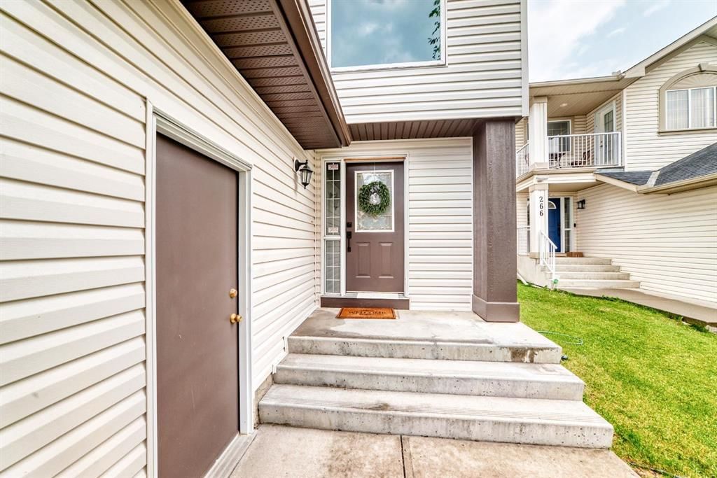 262 Coventry Court NE, Calgary — photo 2 of 38