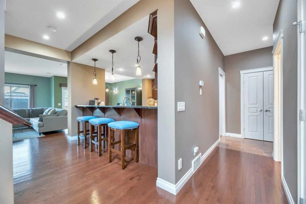 331 Mahogany Court SE, Calgary — photo 5 of 46
