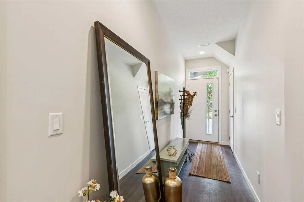 16 Westpark Common SW, Calgary — photo 2 of 34
