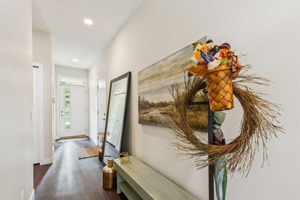 16 Westpark Common SW, Calgary — photo 4 of 34