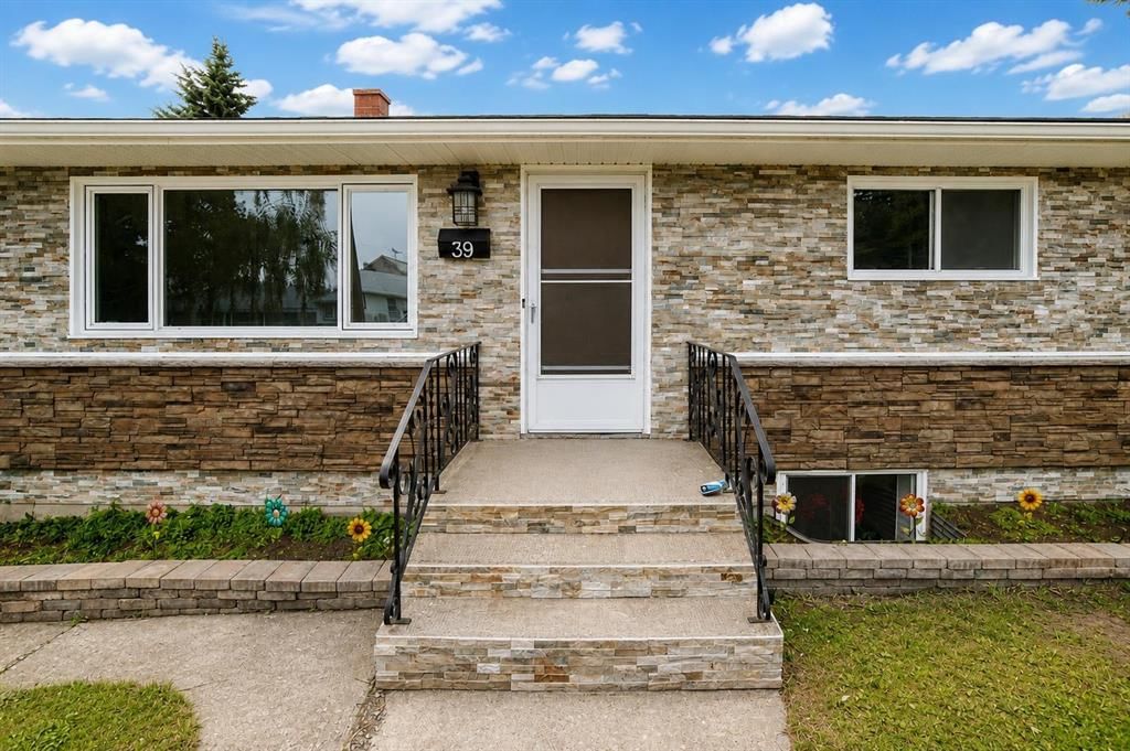 39 Healy Drive SW, Calgary — photo 2 of 38
