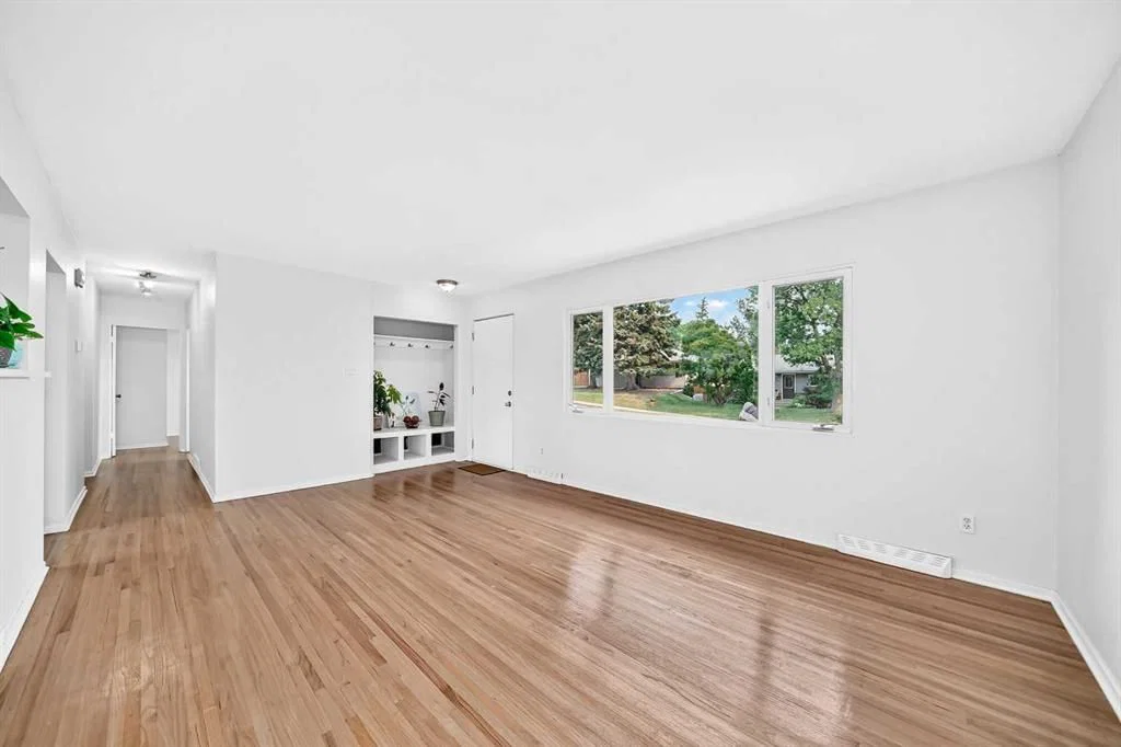 39 Healy Drive SW, Calgary — photo 5 of 38