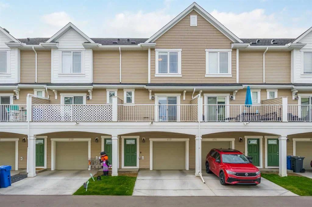 628 Copperstone Manor SE, Calgary — main listing photo