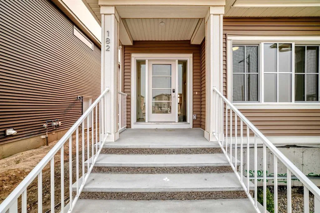 182 Lanark Gate SE, Airdrie — photo 2 of 25