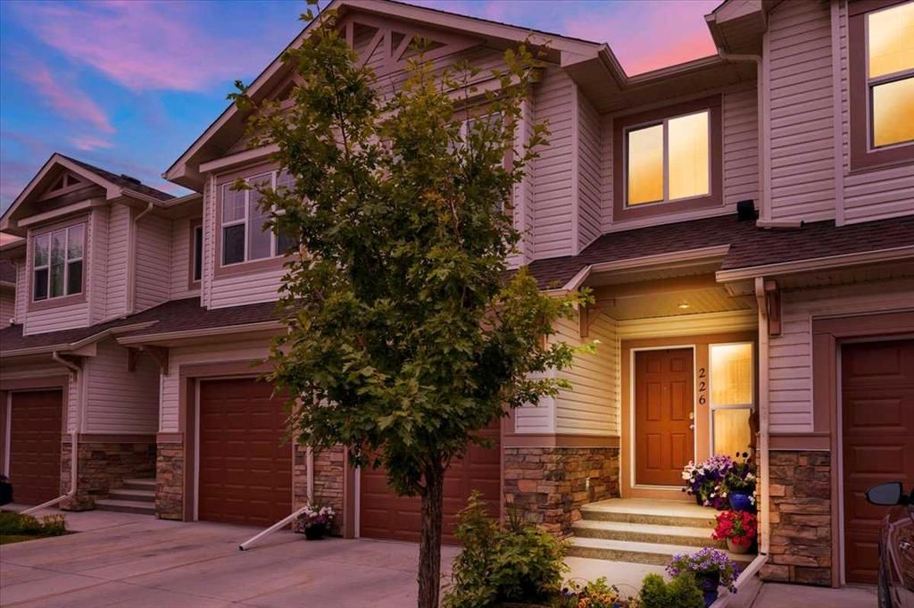226 Sunset Point, Cochrane — main listing photo