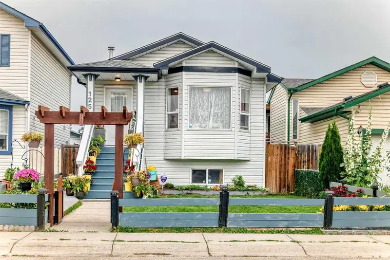 125 Appleburn Close SE, Calgary — main listing photo